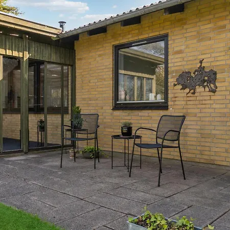 Front In Nykobing M With Kitchen Hesselbjerg